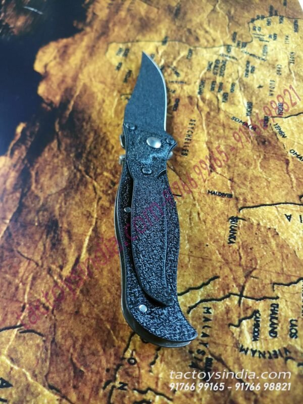 Avengers button Knife