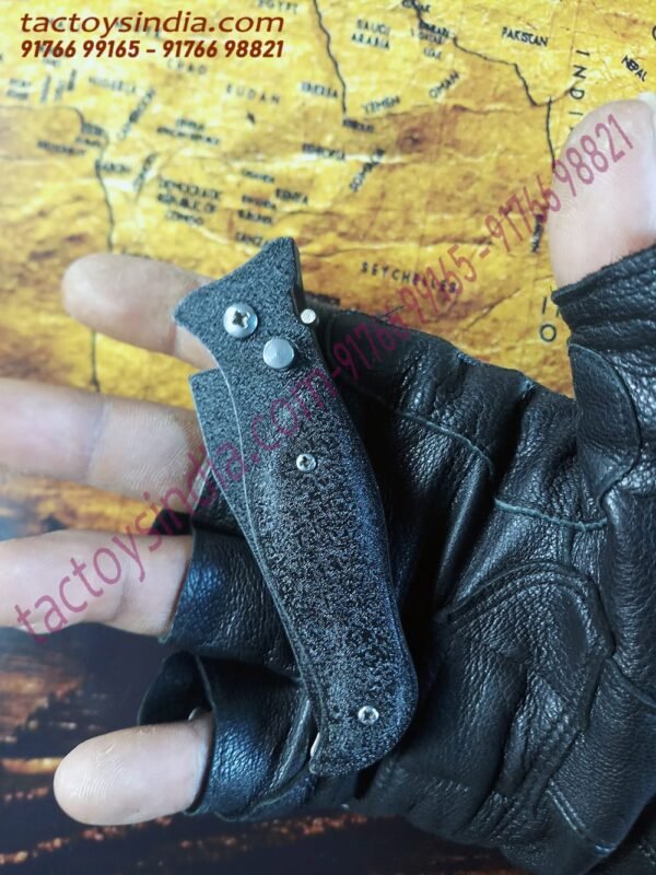Avengers button Knife