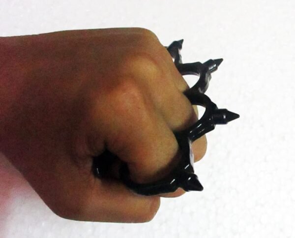 slim-spiked knuckle duster